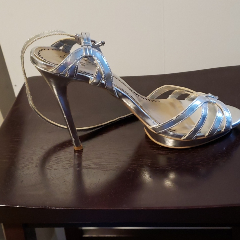 Heels - Picture 4 of 4